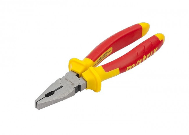 Плоскогубцы комбинированные Insulated, 200 мм, двухкомпонентные рукоятки Matrix Professional, ( 16905 ) Плоскогубцы комбинированные Insulated, 200 мм, двухкомпонентные рукоятки Matrix Professional, ( 16905 )